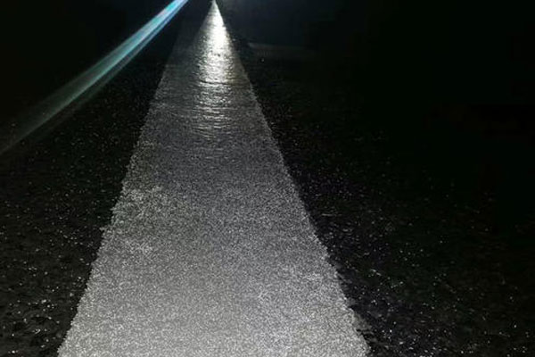 反光粉粒径大小如何影响道路标线反光效果？