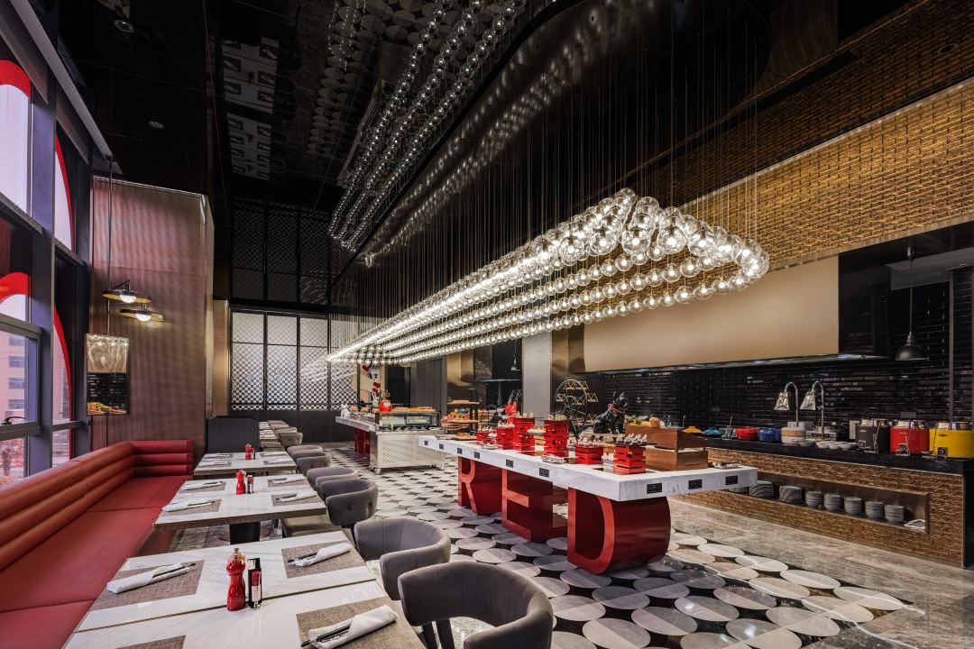 乡村民宿家具选实木还是人造板？从耐用性与成本分析选型要点