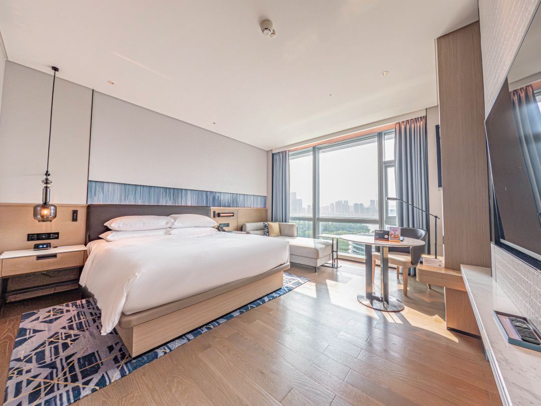 北欧风格酒店家具，选实木还是板材？耐用性与美观度如何平衡