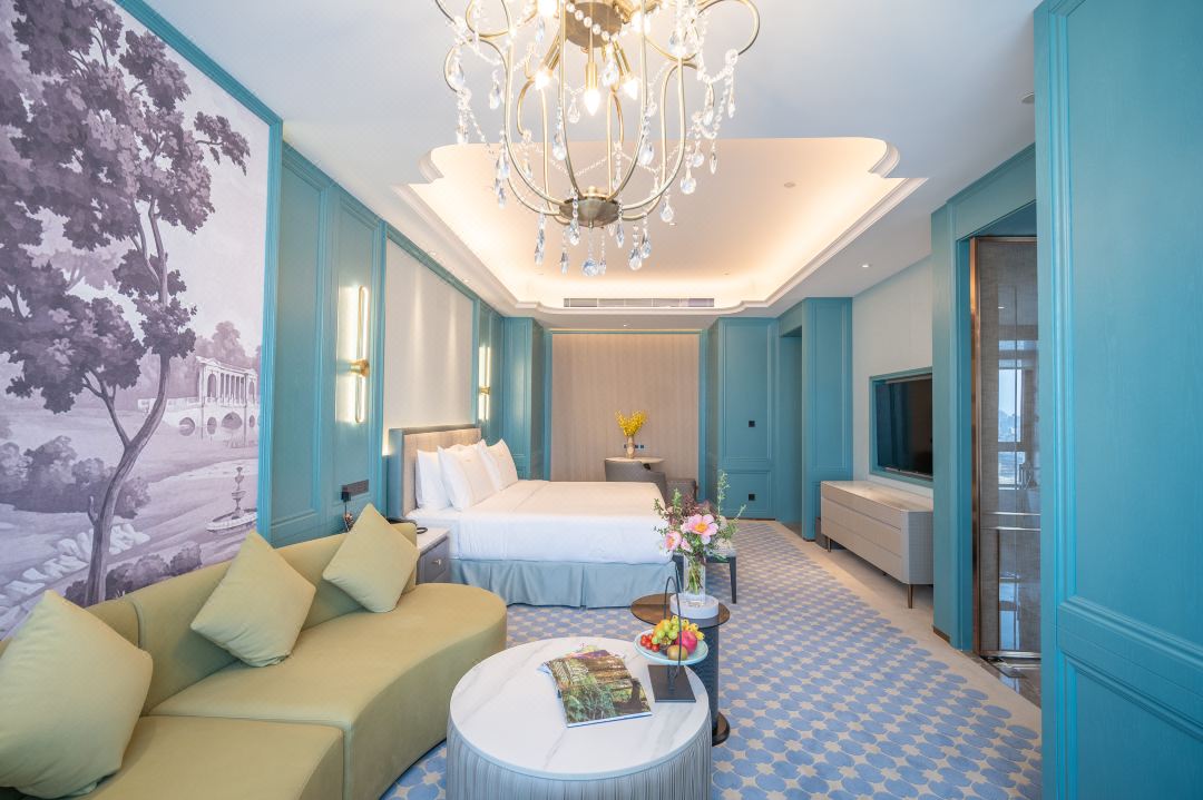 酒店升级家具怎么选？实木与人造板材质的性能对比解析