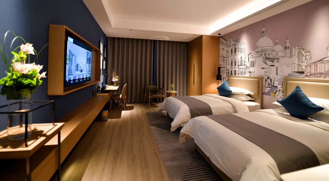 老酒店改造家具，选成品还是定制更适合不同预算与风格需求？